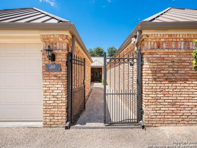 Image 7 of 47 For 115 Westcourt Lane