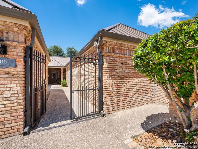 Image 8 of 47 For 115 Westcourt Lane