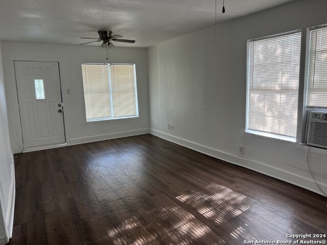 Listing photo id 0 for 3631 Salinas W