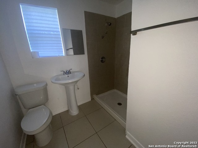 Listing photo id 3 for 3631 Salinas W