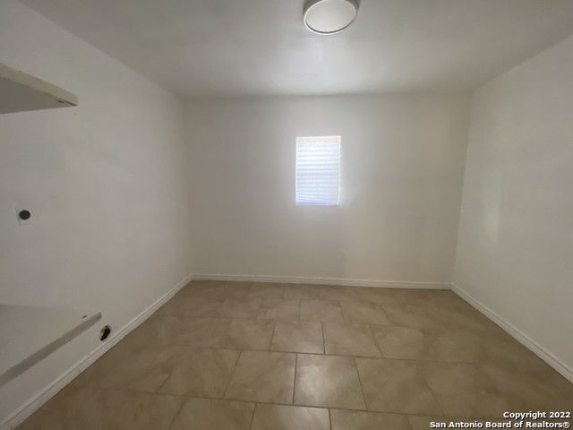 Listing photo id 6 for 3631 Salinas W