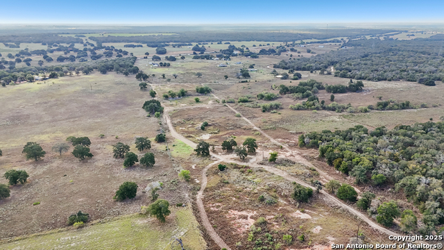 Listing photo id 3 for 19764 State Highway 123 S
