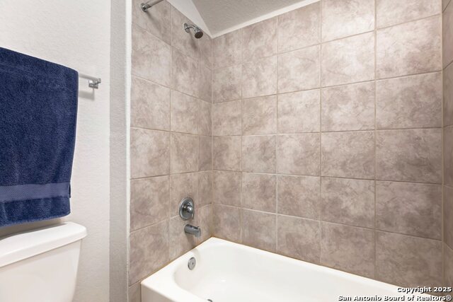 Image 33 of 40 For 4602 Acacia Hill