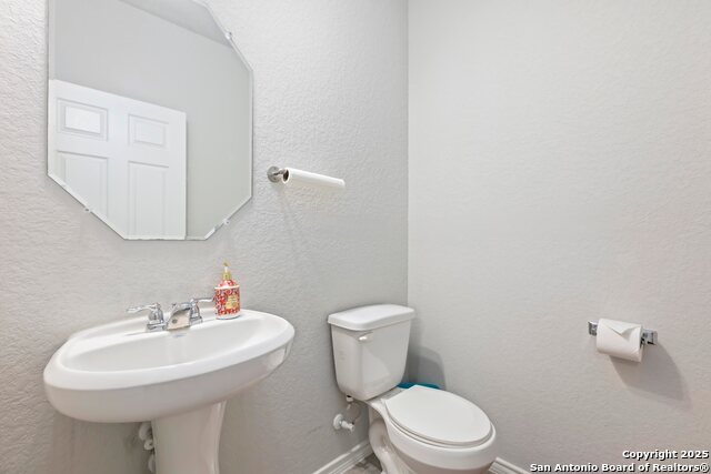 Image 34 of 40 For 4602 Acacia Hill