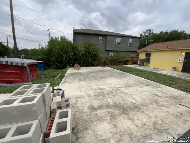 Image 3 of 11 For 719 Olive S