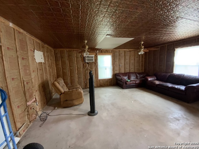 Image 8 of 11 For 719 Olive S