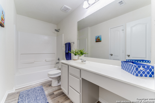 Listing photo id 8 for 145 Rolling