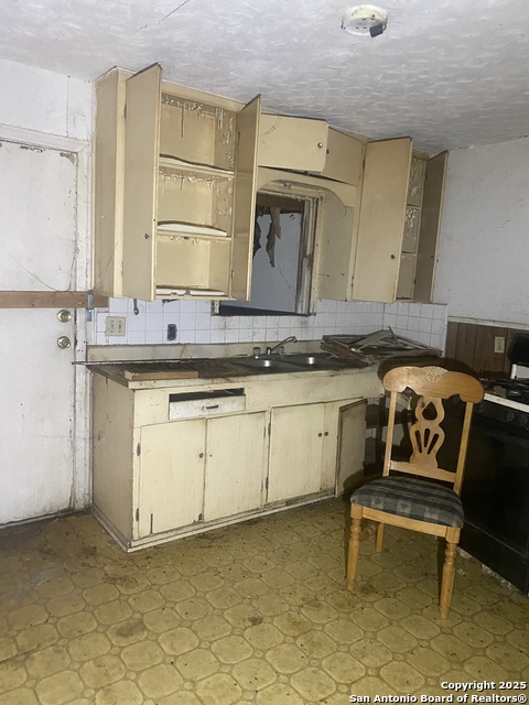 Image 2 of 4 For 112 Bargas