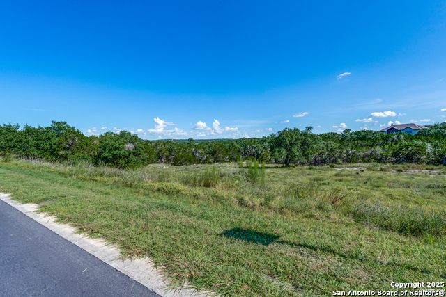 Listing photo id 11 for 517 Cielo