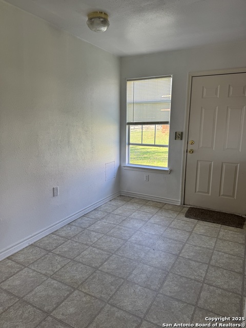 Image 7 of 12 For 112 San Antonio Street