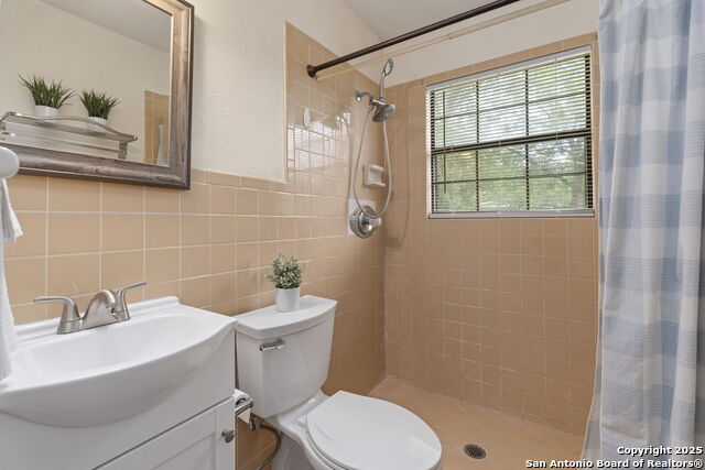 Image 23 of 27 For 103 Carmen Pl