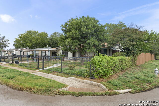 Image 25 of 27 For 103 Carmen Pl