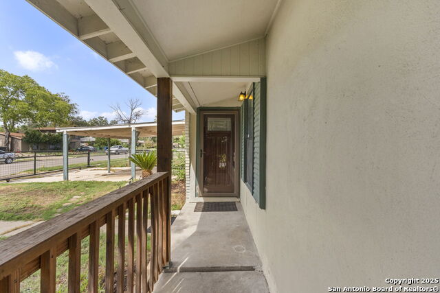 Image 4 of 27 For 103 Carmen Pl