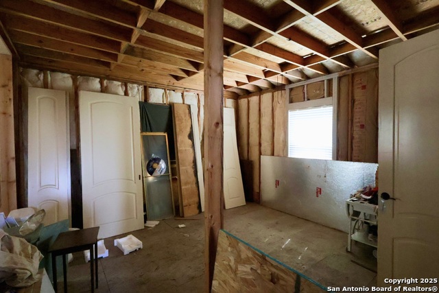 Listing photo id 8 for 466 County Road 2471