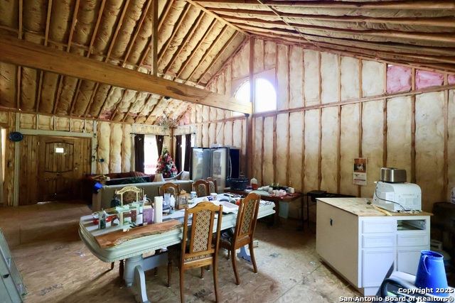 Listing photo id 5 for 466 County Road 2471