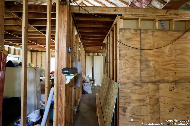 Listing photo id 7 for 466 County Road 2471