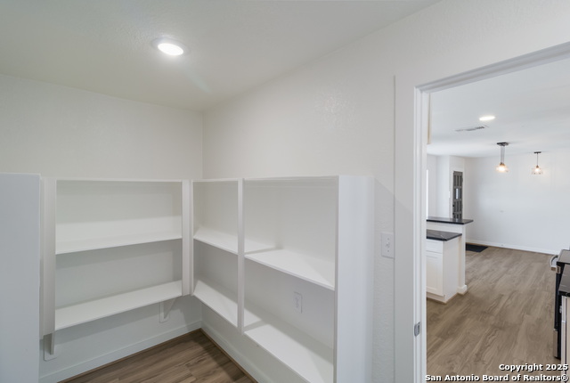 Listing photo id 12 for 1190 Hollyhock Ln