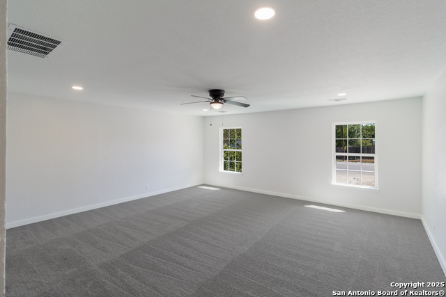 Listing photo id 14 for 1190 Hollyhock Ln