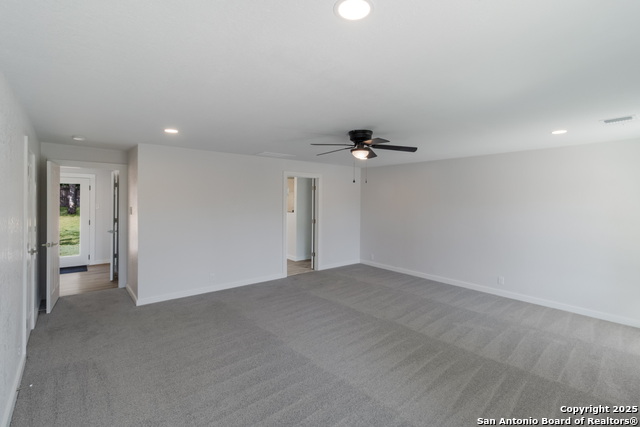 Listing photo id 15 for 1190 Hollyhock Ln