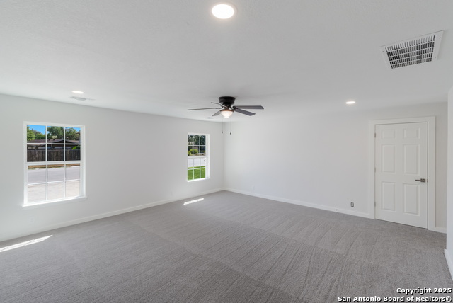 Listing photo id 17 for 1190 Hollyhock Ln