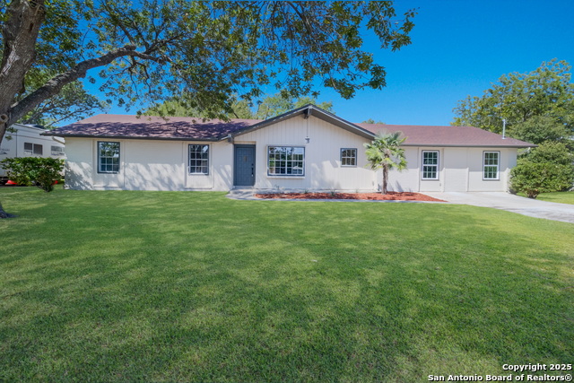 Listing photo id 0 for 1190 Hollyhock Ln
