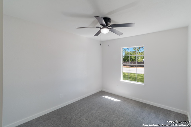 Listing photo id 22 for 1190 Hollyhock Ln