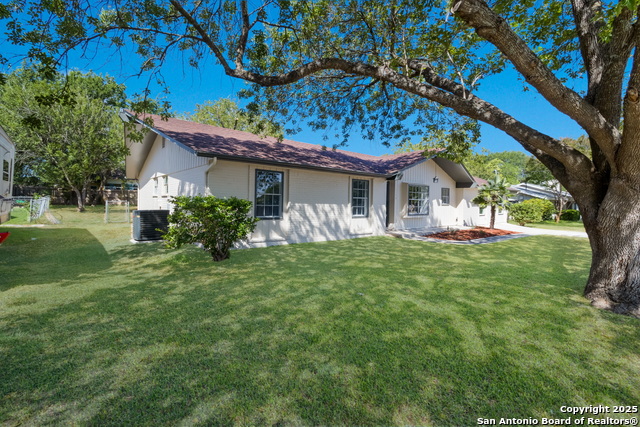 Listing photo id 1 for 1190 Hollyhock Ln