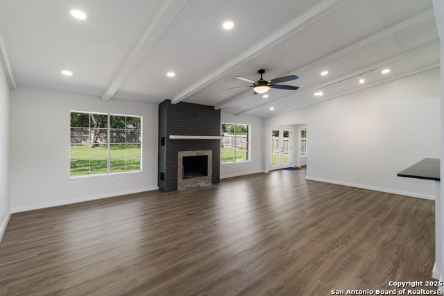 Listing photo id 6 for 1190 Hollyhock Ln