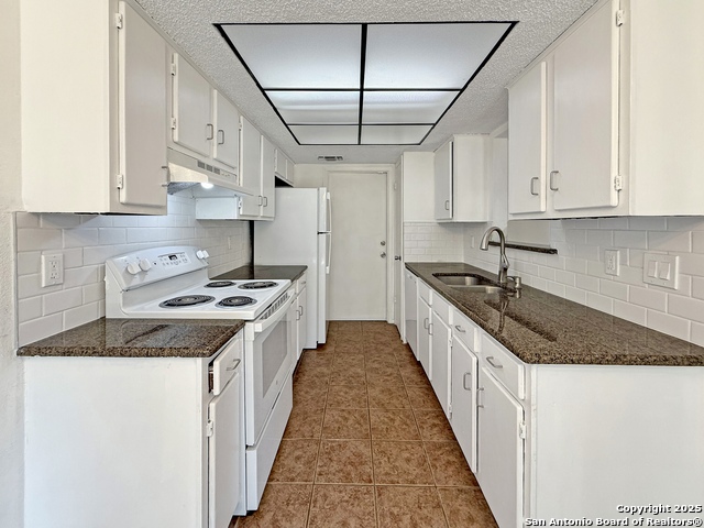 Image 7 of 18 For 9254 Ridge Town