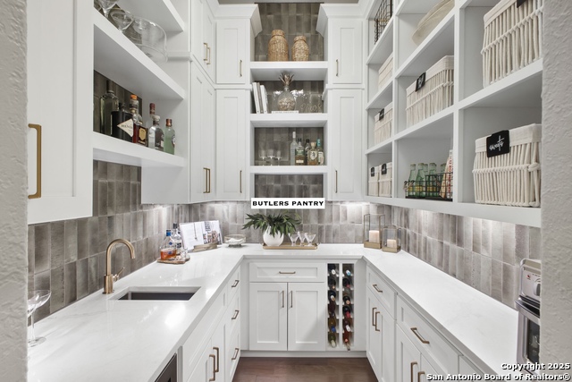 Listing photo id 11 for 5755 High Forest