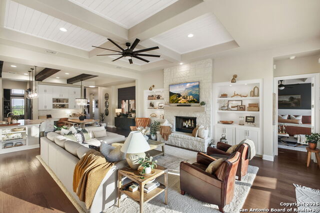 Listing photo id 13 for 5755 High Forest