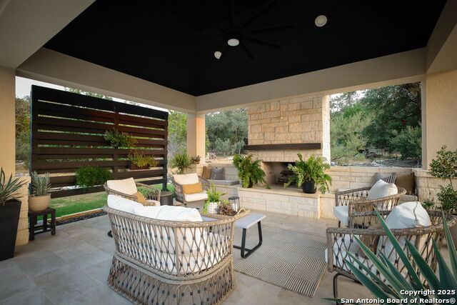Listing photo id 31 for 5755 High Forest