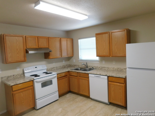 Image 4 of 15 For 6117 Apple Valley