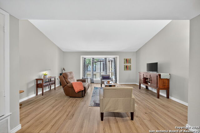 Image 8 of 31 For 3803 Barrington 15d