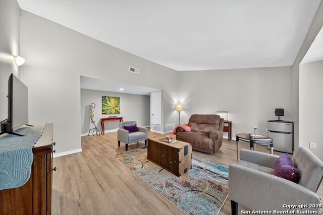 Image 9 of 31 For 3803 Barrington 15d