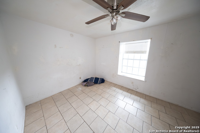 Listing photo id 9 for 170 De Chantle Apt 709