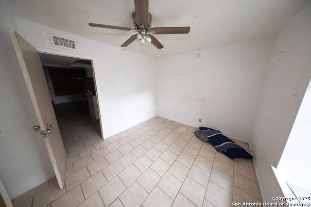 Listing photo id 12 for 170 De Chantle Apt 709