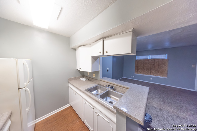 Listing photo id 19 for 170 De Chantle Apt 709