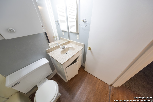 Listing photo id 22 for 170 De Chantle Apt 709