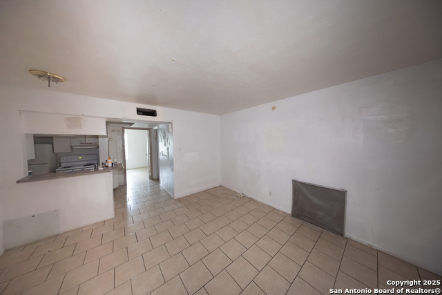 Listing photo id 1 for 170 De Chantle Apt 709