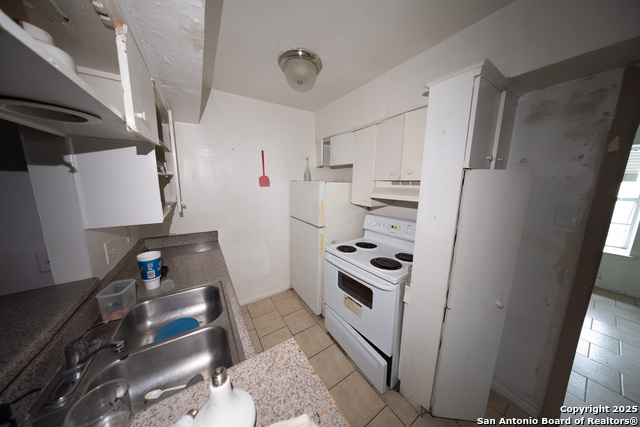 Listing photo id 5 for 170 De Chantle Apt 709