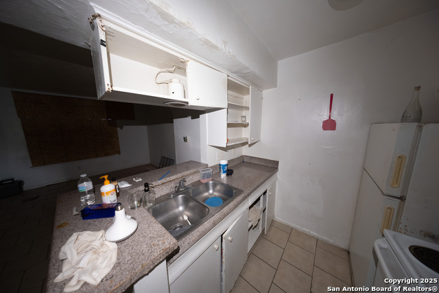 Listing photo id 6 for 170 De Chantle Apt 709