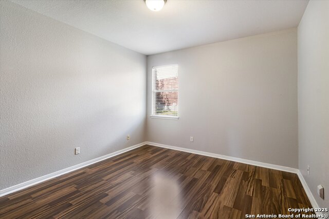 Image 19 of 32 For 20514 Cliff Park Ln