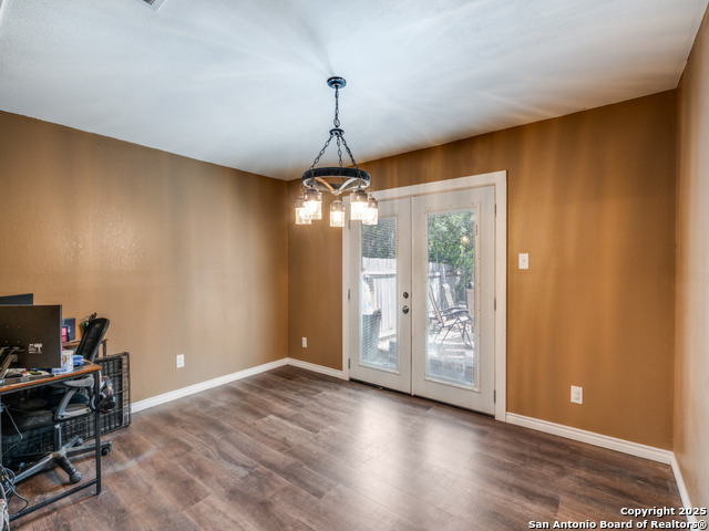 Listing photo id 8 for 6402 Forest Vlg