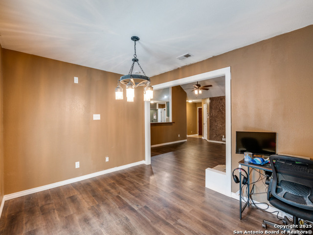 Listing photo id 9 for 6402 Forest Vlg