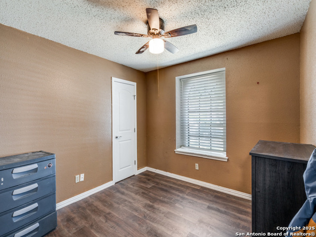 Listing photo id 10 for 6402 Forest Vlg