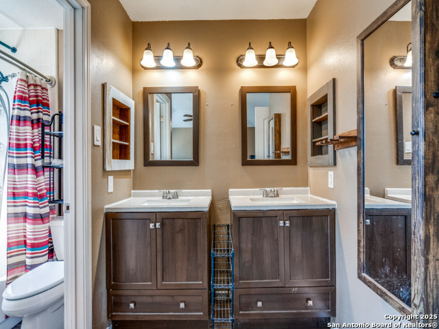 Listing photo id 14 for 6402 Forest Vlg