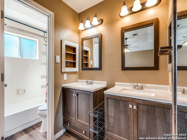 Listing photo id 15 for 6402 Forest Vlg