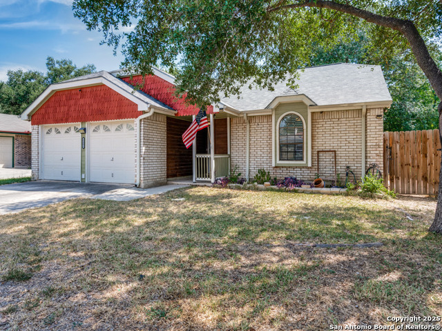 Listing photo id 0 for 6402 Forest Vlg