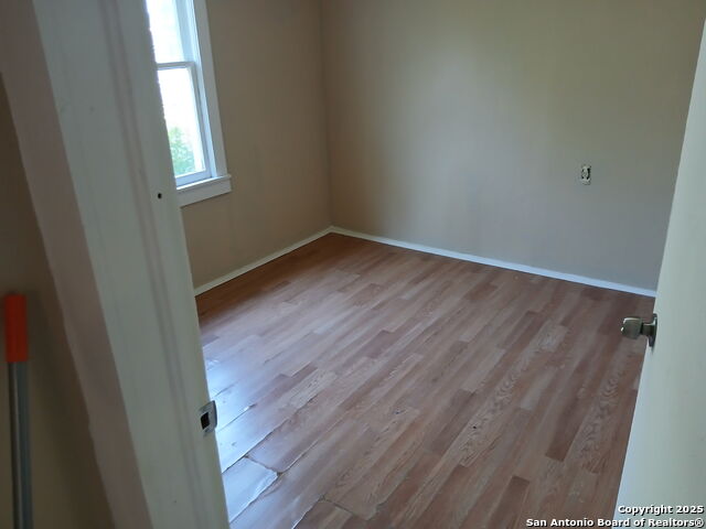 Image 8 of 15 For 1503 Lombrano